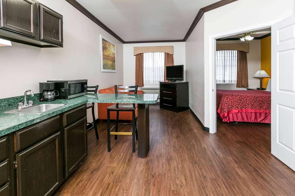 Days Inn & Suites By Wyndham Dfw Airport South-Euless Room photo