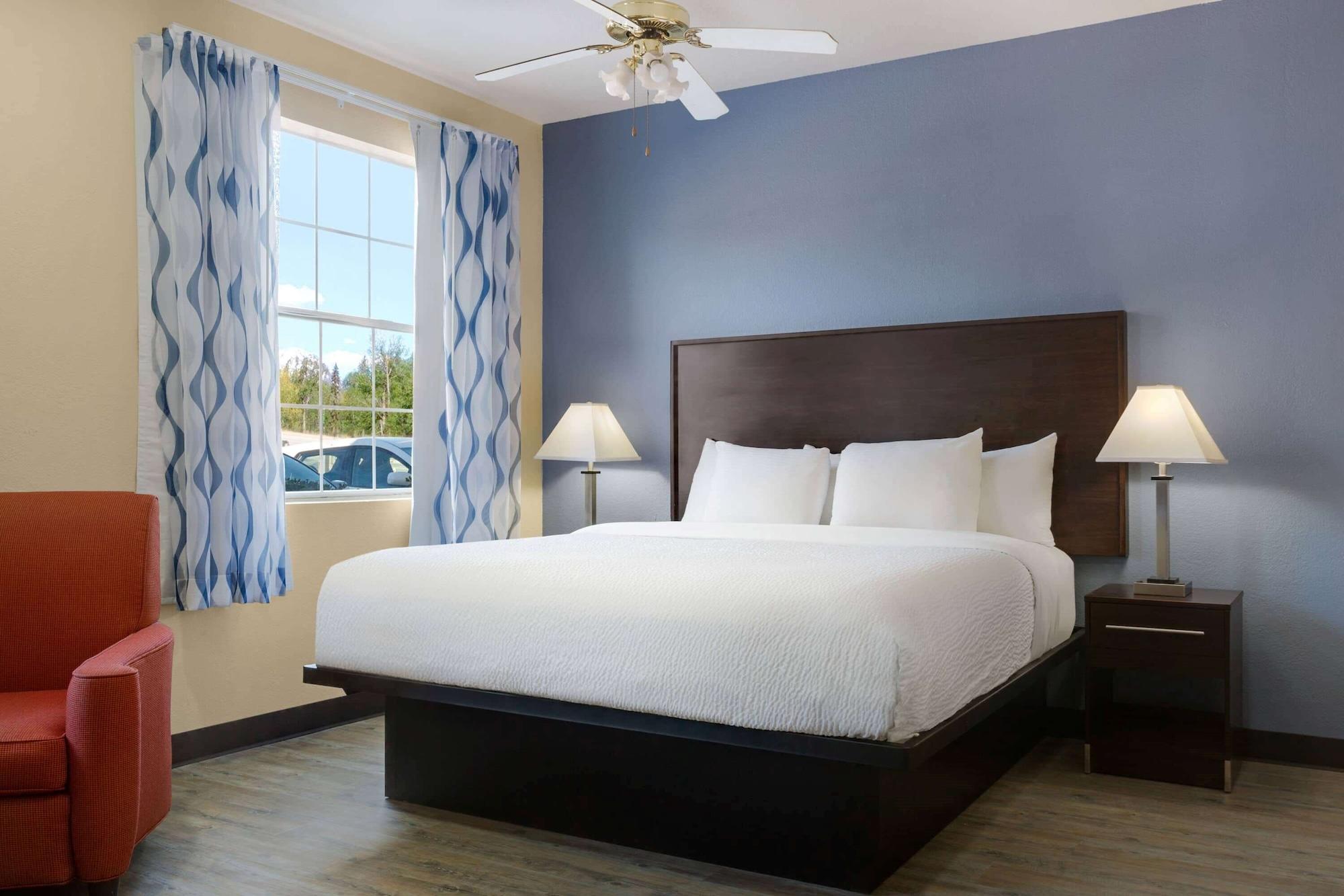 Days Inn & Suites By Wyndham Dfw Airport South-Euless Exterior photo