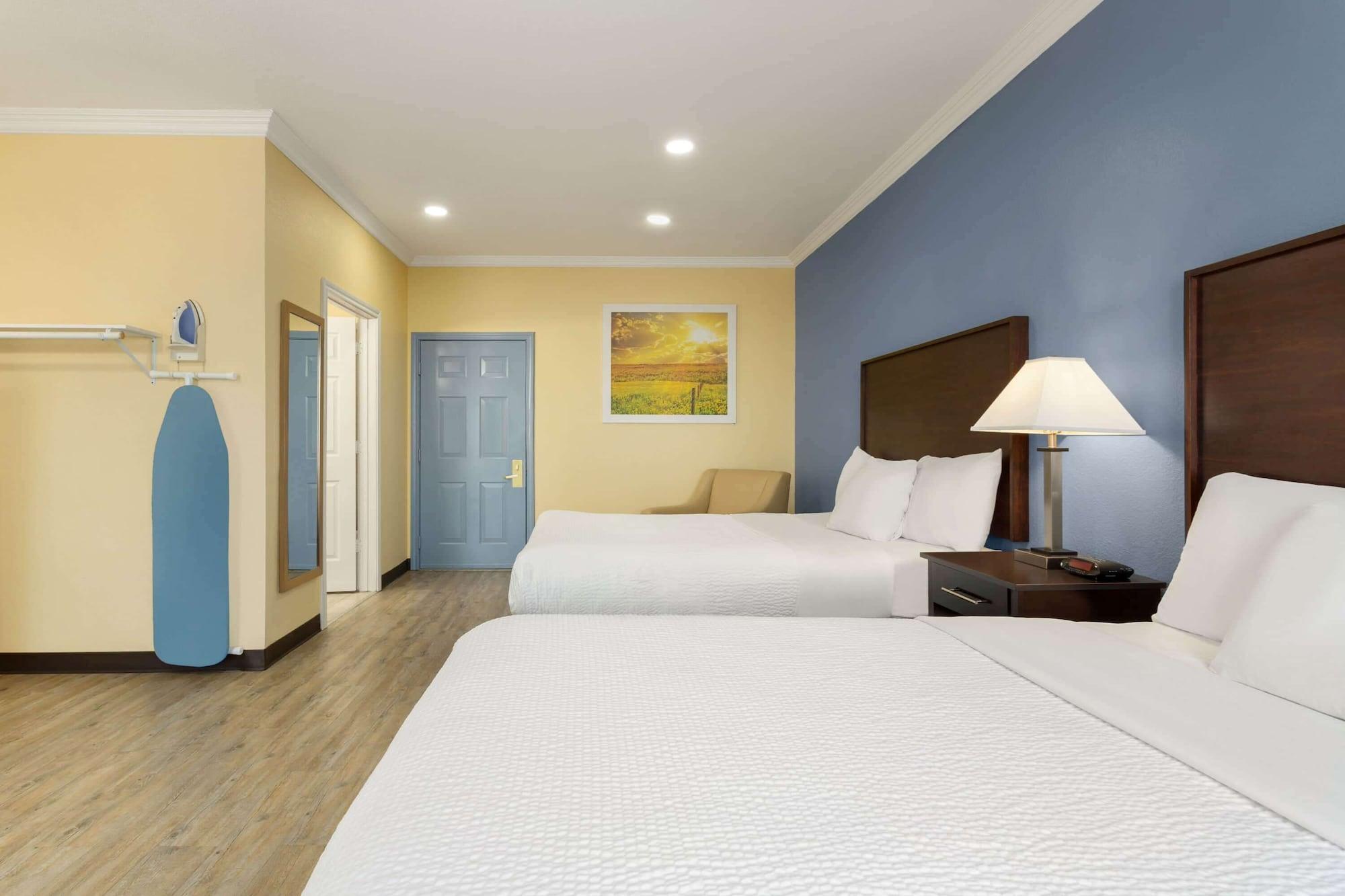 Days Inn & Suites By Wyndham Dfw Airport South-Euless Exterior photo