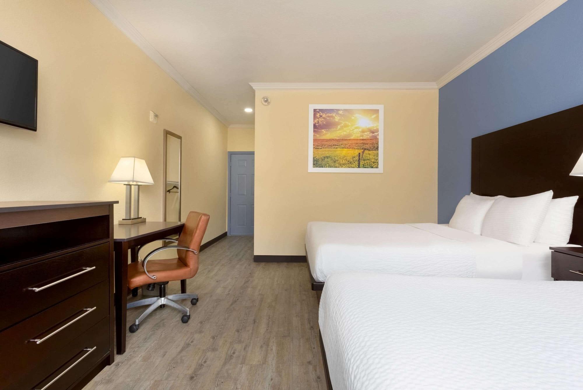 Days Inn & Suites By Wyndham Dfw Airport South-Euless Exterior photo
